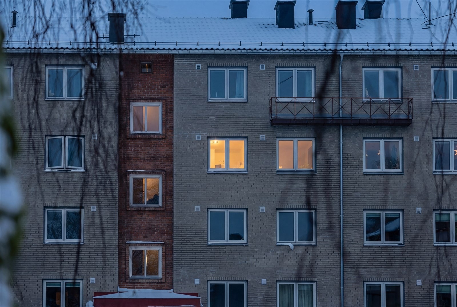 Borettslaget har en god vedlikeholdshistorikk og hadde bl.a en fasaderehabilitering i 2015 med bl.a etterisolering og nye vinduer. Her får du en god og varm leilighet. Galleribilde