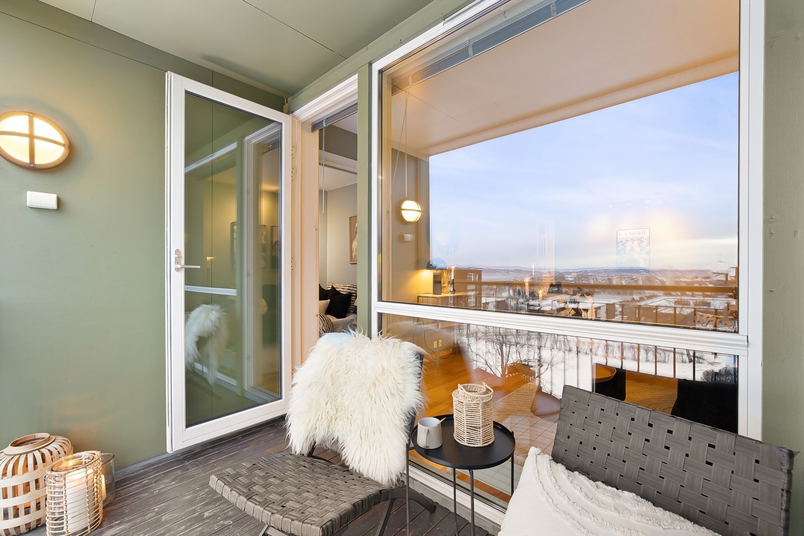 Balkongen er ca. 4 m² og gir gode muligheter for praktisk og enkel møblering. Galleribilde