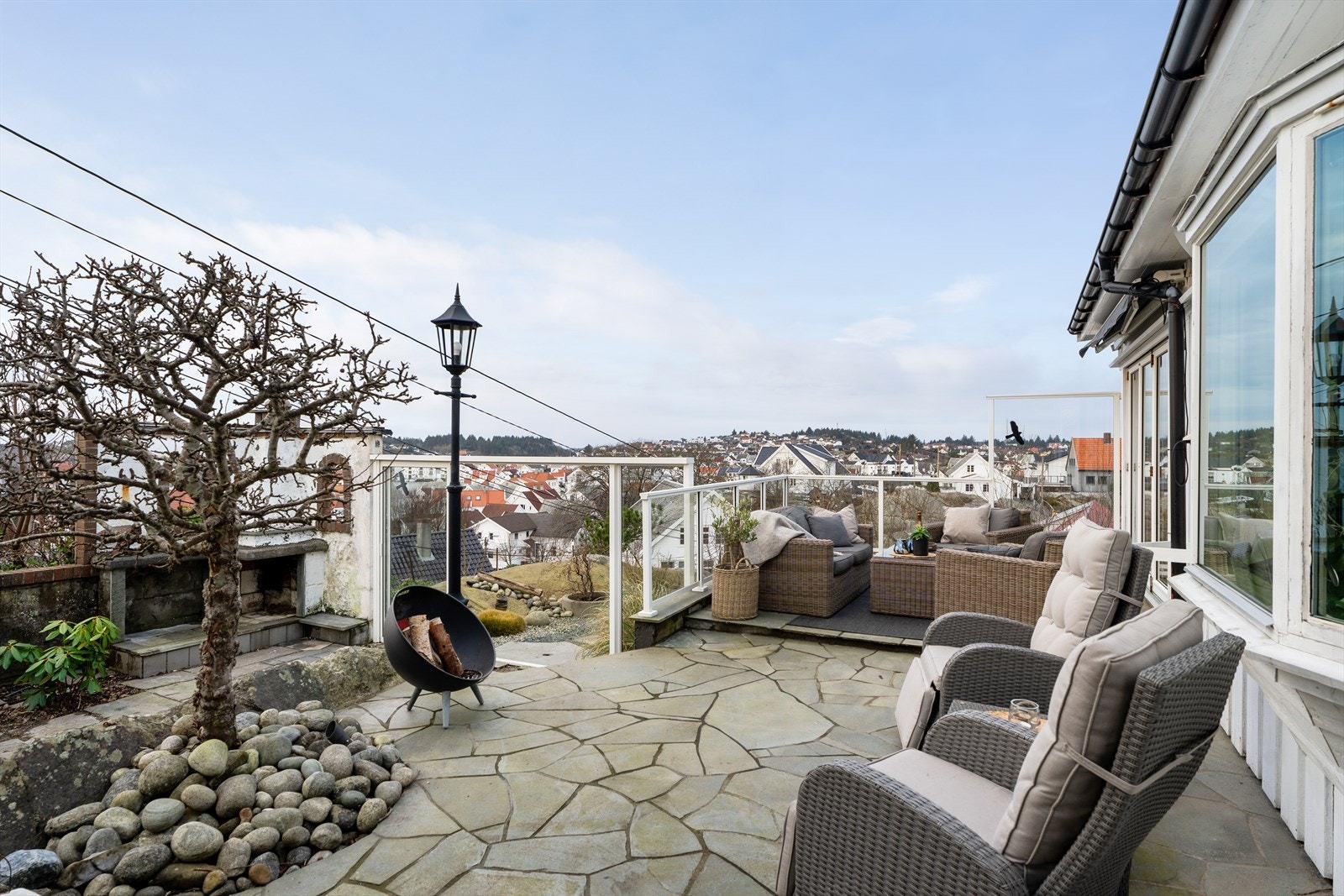 Boligen har høy og fri beliggenhet i Skudeneshavn med flotte solforhold Galleribilde