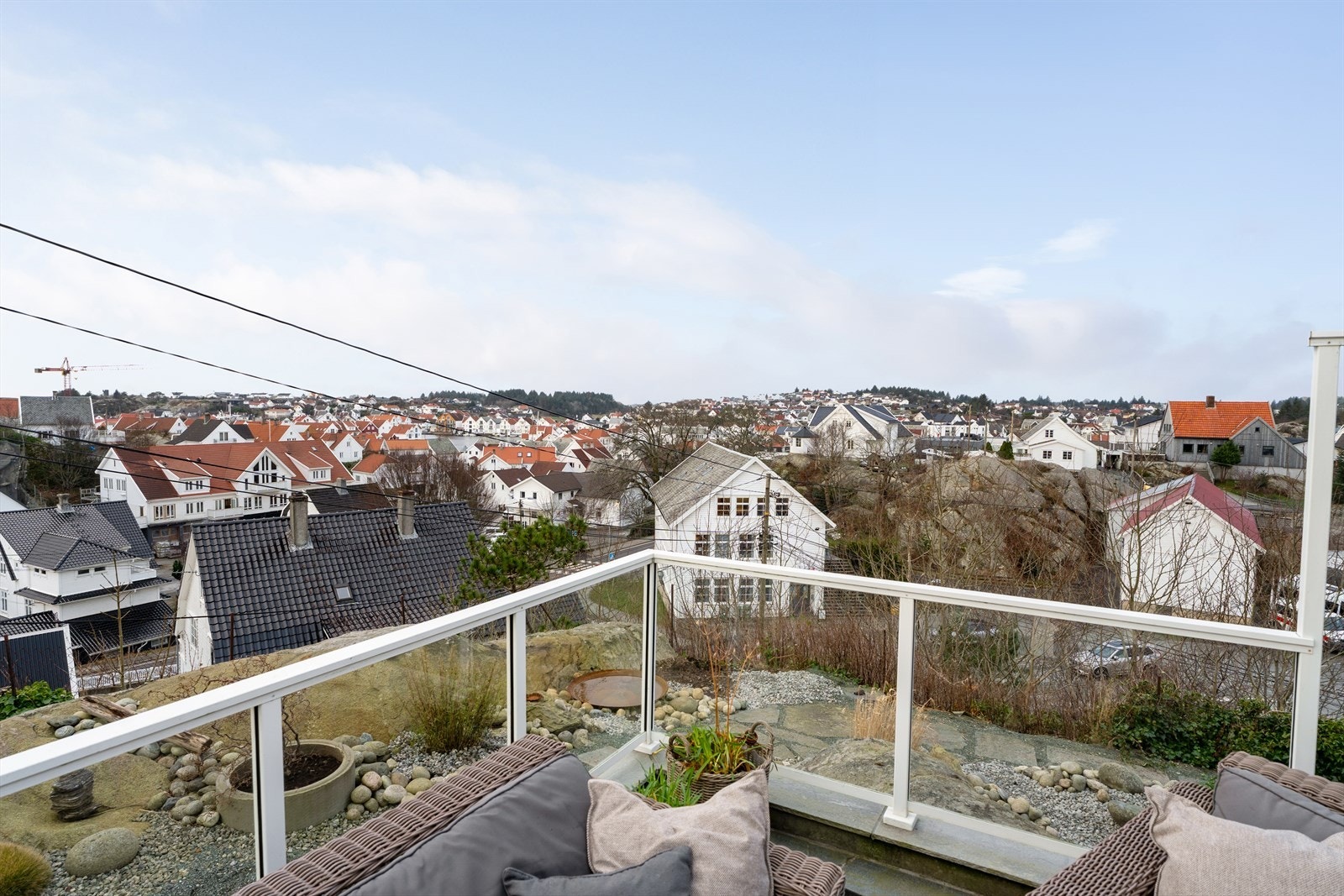 Høy og fri beliggenhet i Skudeneshavn gir utsikt over nærområdet og gode solforhold Galleribilde