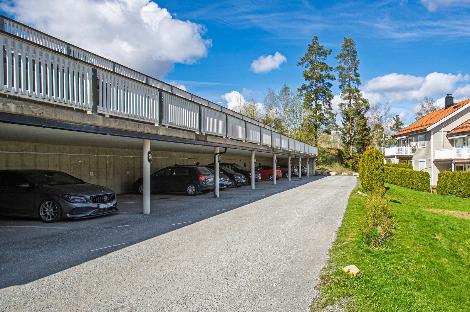 Parkering i carport Galleribilde