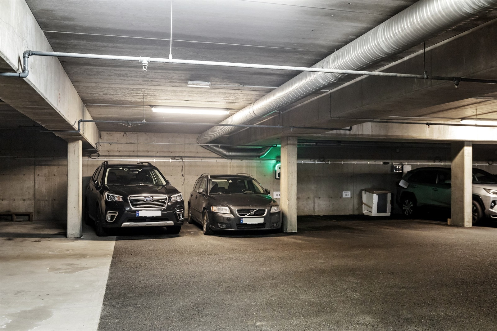 Det medfølger en fast parkeringsplass i anlegget, samt en sportsbod på 5 m². Galleribilde