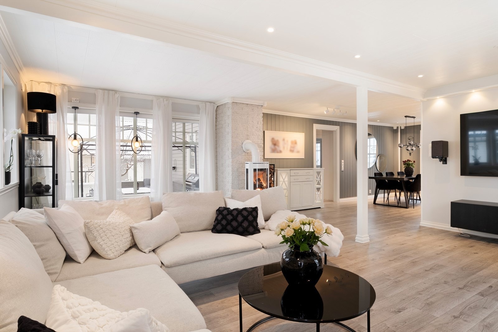 Stova har ei fin utforming og kan lett møblerast i forskjellige soner. Galleribilde