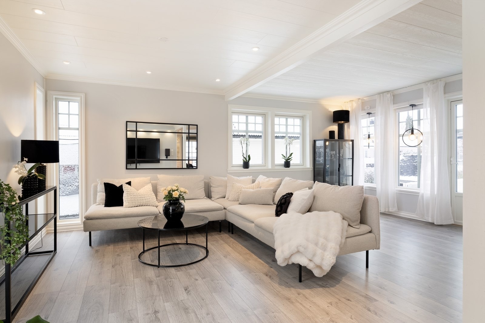 Flott og moderne einebustad som ligg sentralt plassert i Vik. Galleribilde