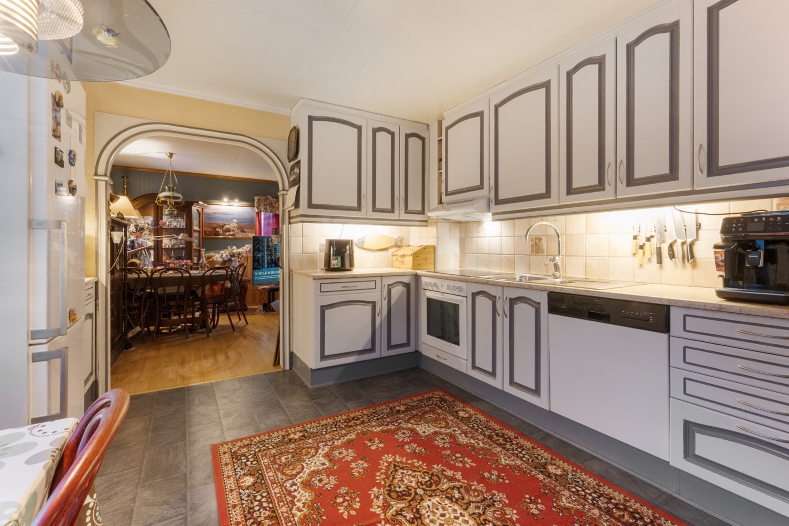 Her er det godt med benkeplass som gjør matlagingen en fornøyelse Galleribilde