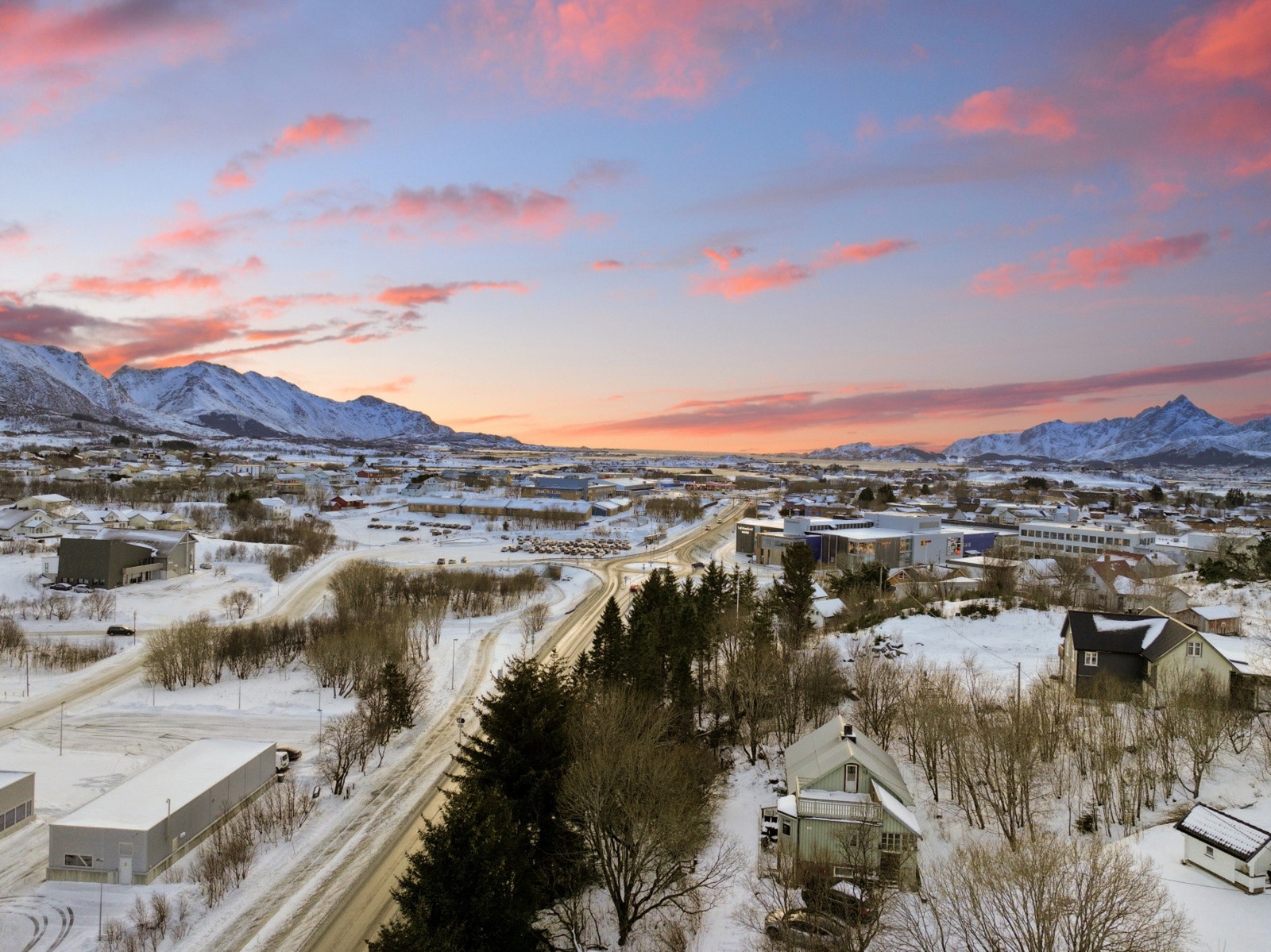 Fra Storvollveien 100 er det gangavstand til det meste man trenger i hverdagen. Galleribilde