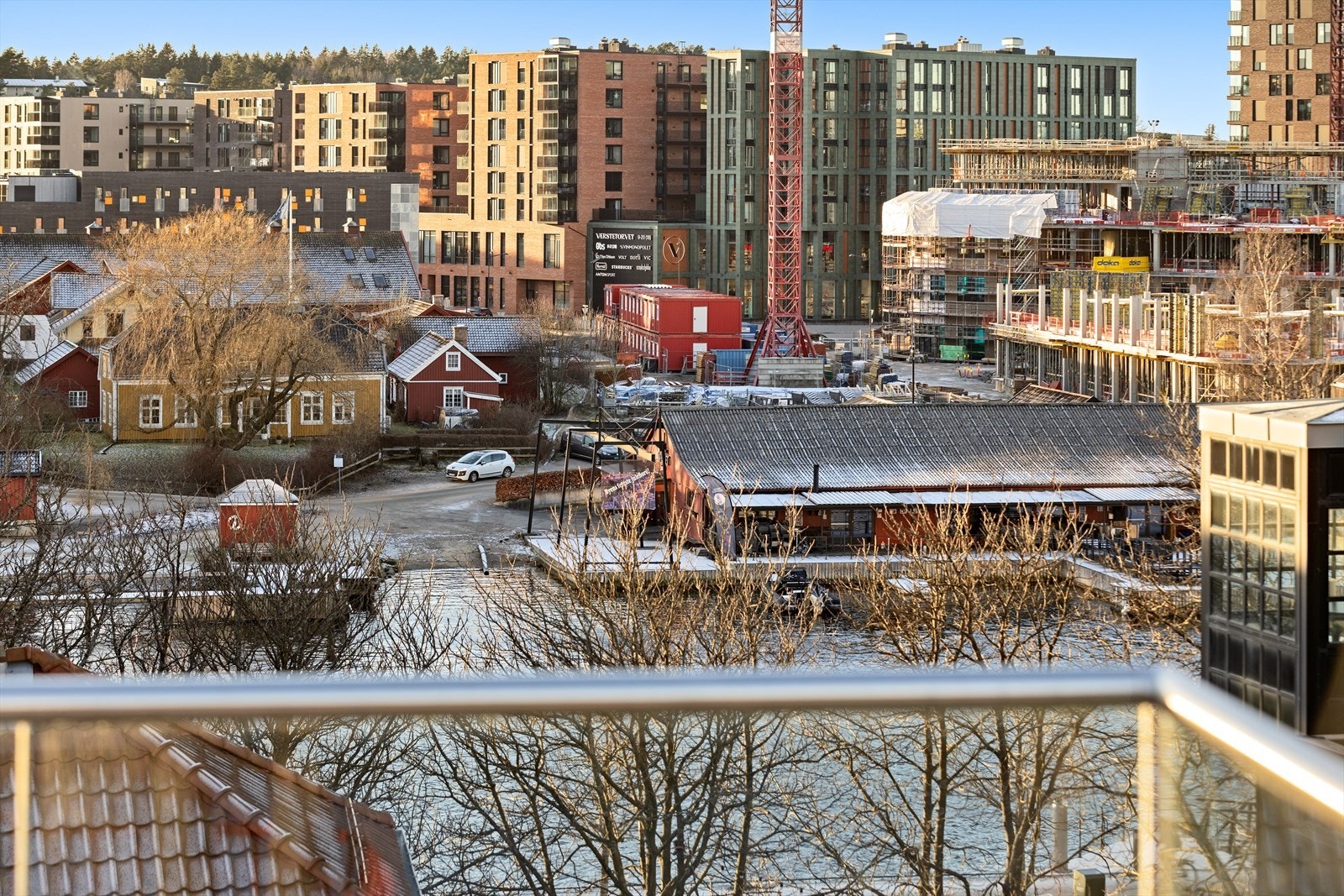 De gode solforholdene gjør terrassen svært innbydende gjennom store deler av dagen, og gir en herlig utefølelse midt i byen. Galleribilde