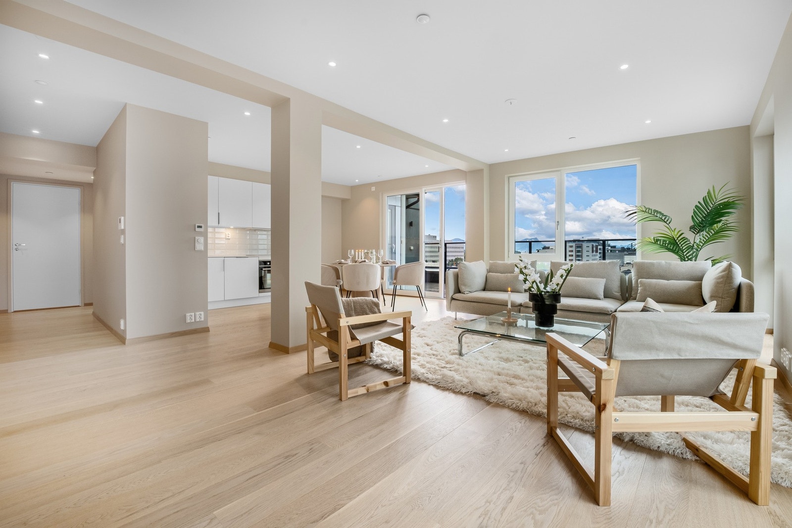 Velkommen til Kongens gate 7 B - Delikat og påkostet leilighet fra 2023 med sentral beliggenhet! Foto: Mamor Boligstyling & boligfoto Galleribilde