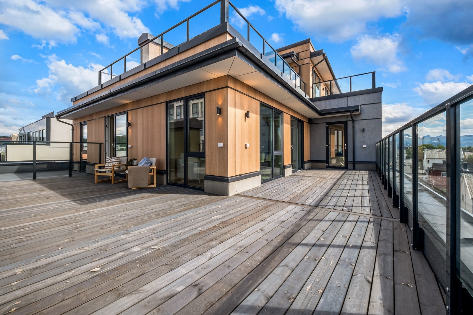 Leiligheten er beliggende i Bodø sentrum med gangavstand til alt av byens fasiliteter. Galleribilde