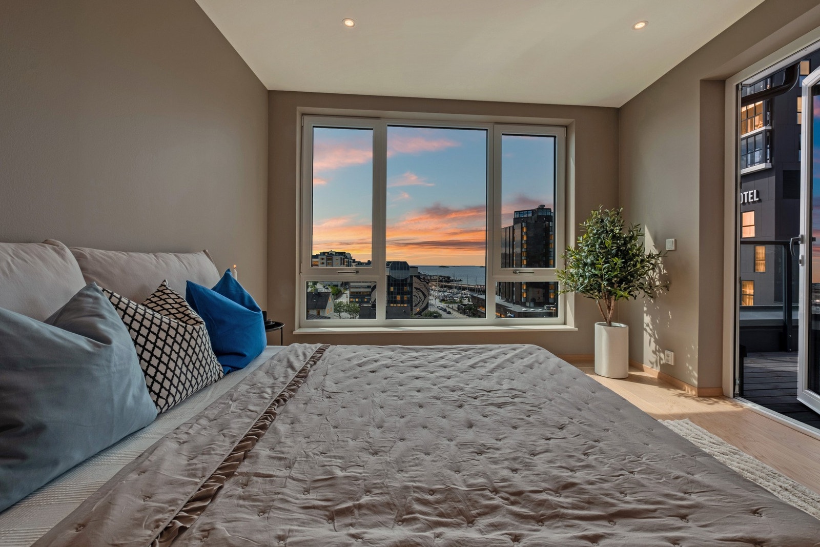 Nydelig utsikt fra hovedsoverommet! Galleribilde