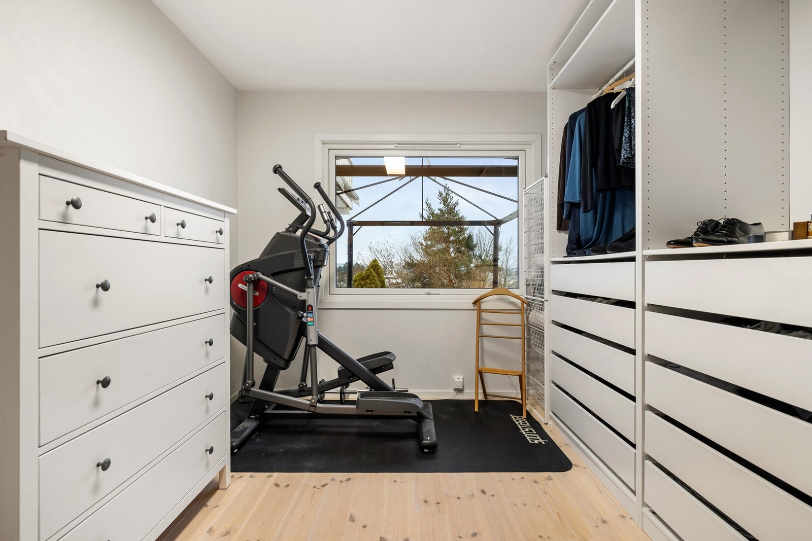 Garderobe Galleribilde