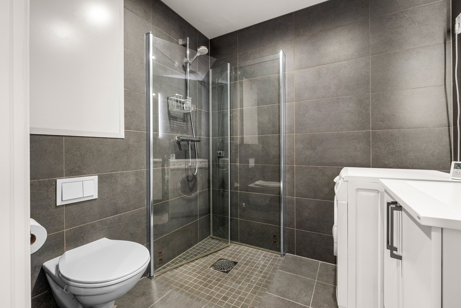 Flislagt bad med varmekabler i gulv. Galleribilde