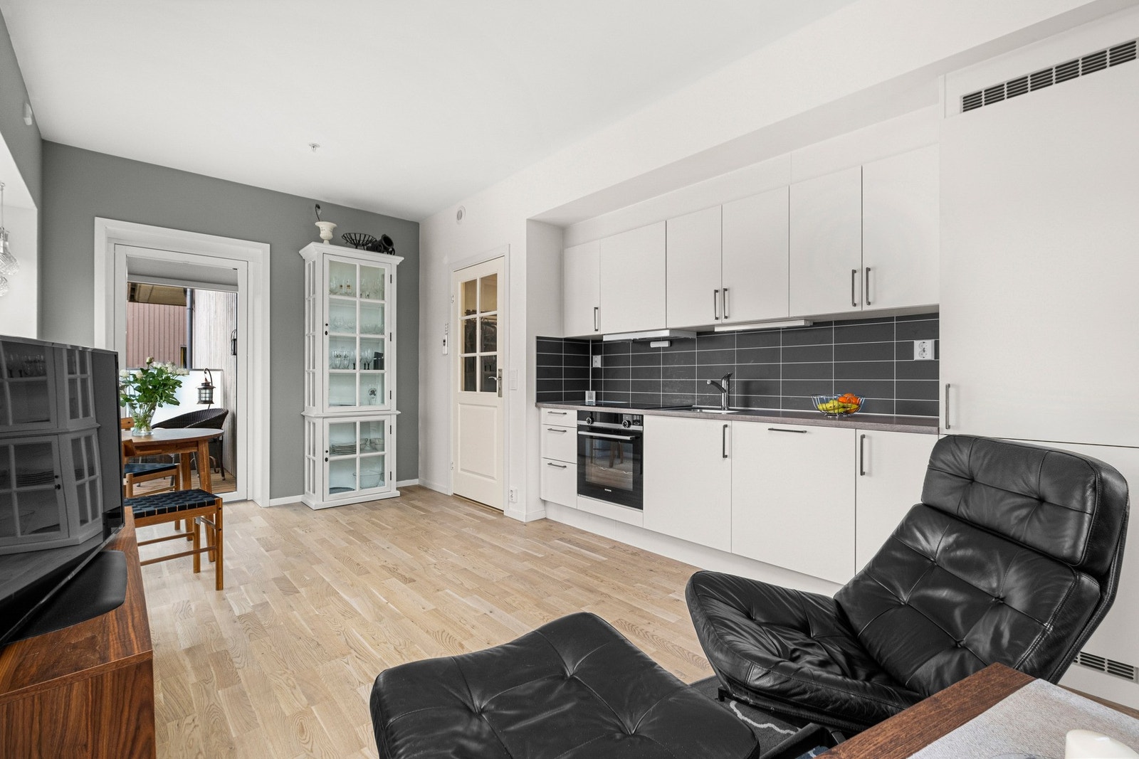 Leiligheten er praktisk løst og gir muligheten til eget spiseareal. Galleribilde