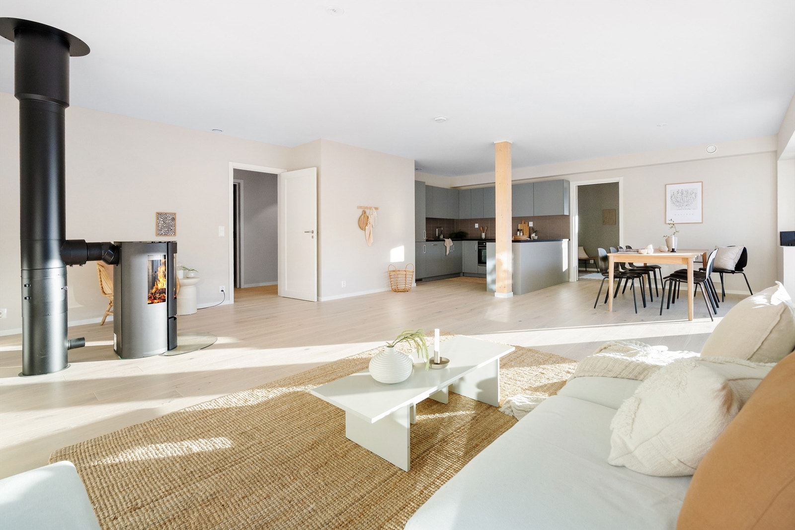 Dette er en lekker og stor 4-roms selveierleilighet fra 2023. Galleribilde