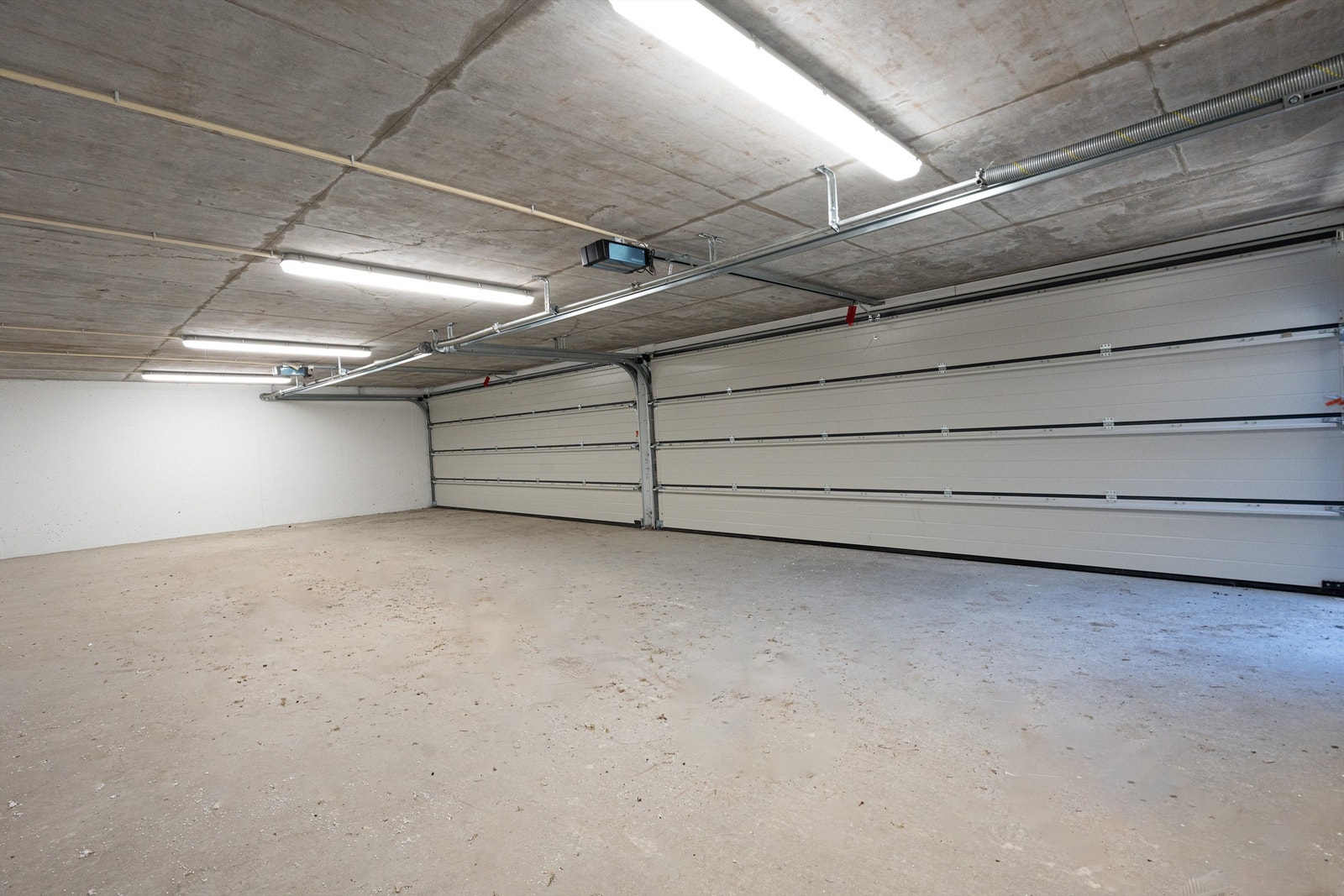 Det medfølger én parkeringsplass i garasje til denne seksjonen. Galleribilde