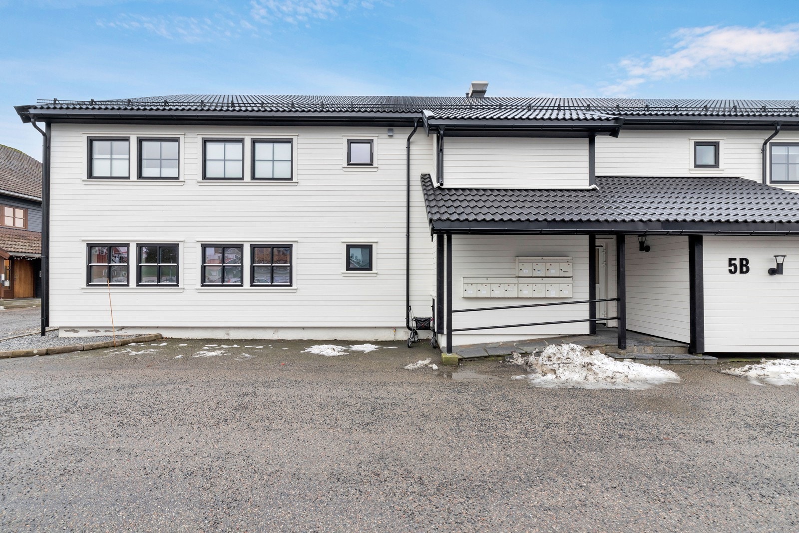 Inngang fra gateplan. Galleribilde