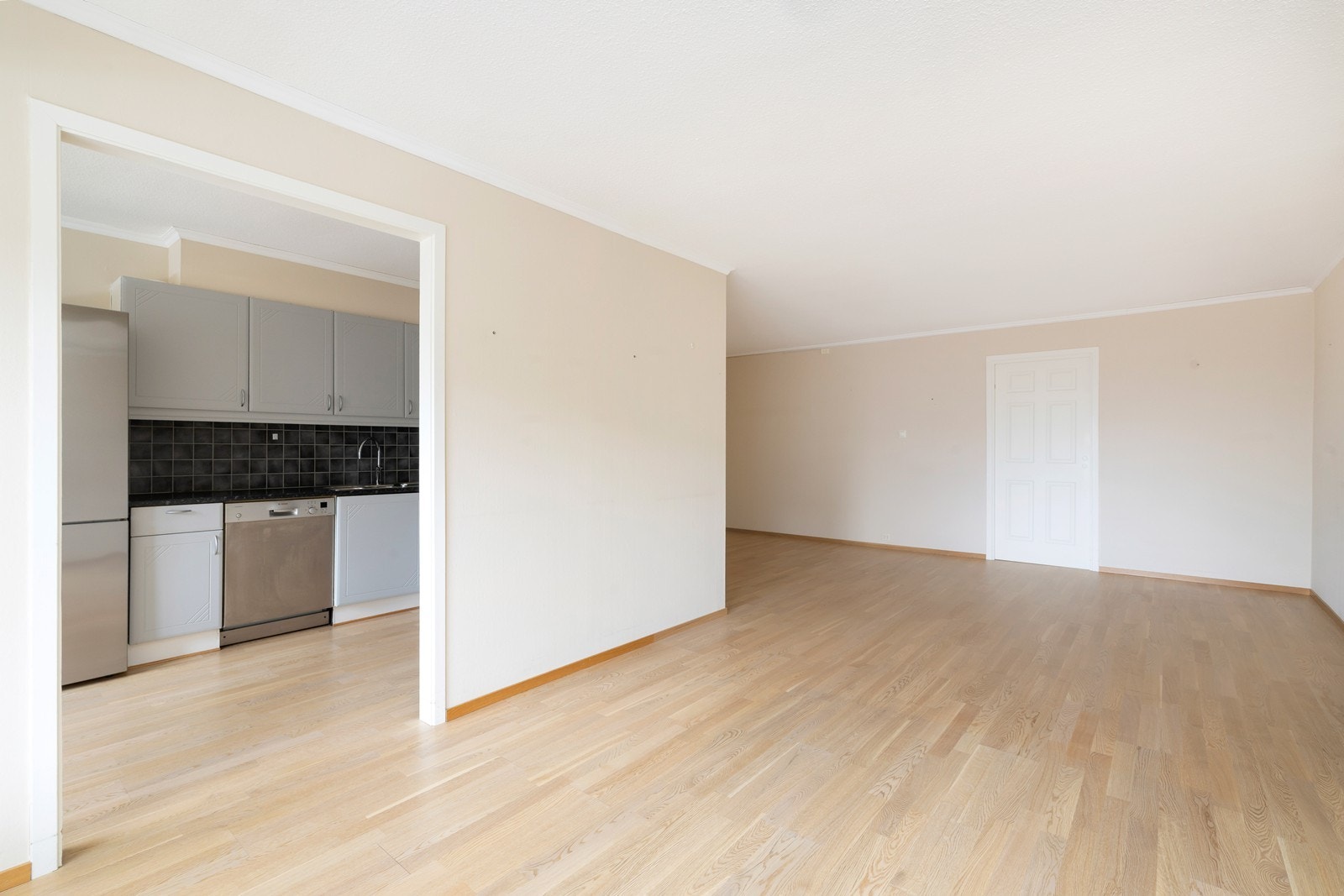 Inngang til kjøkken fra stue. Galleribilde