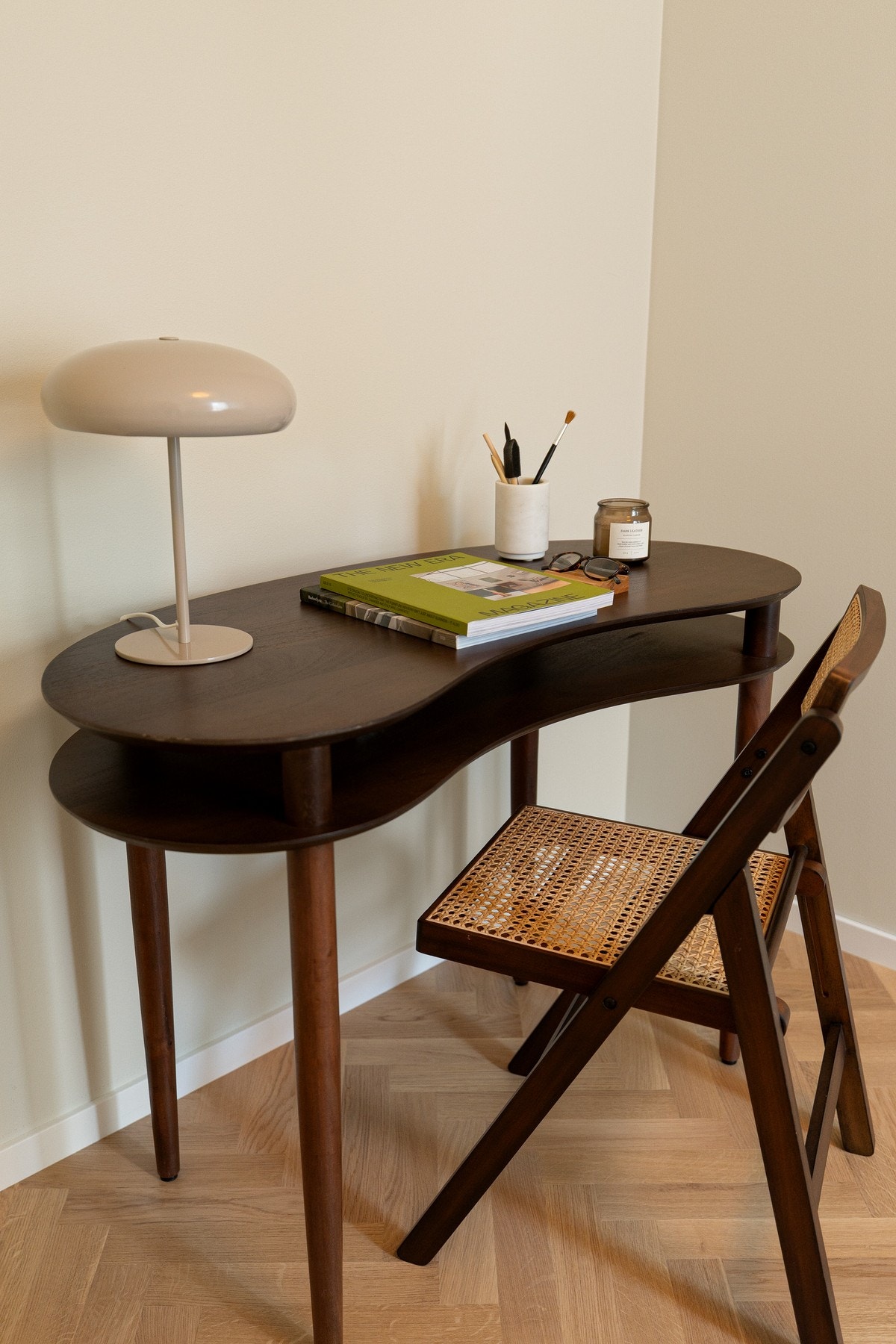 God plass til skrivebord og garderobeløsning. Galleribilde