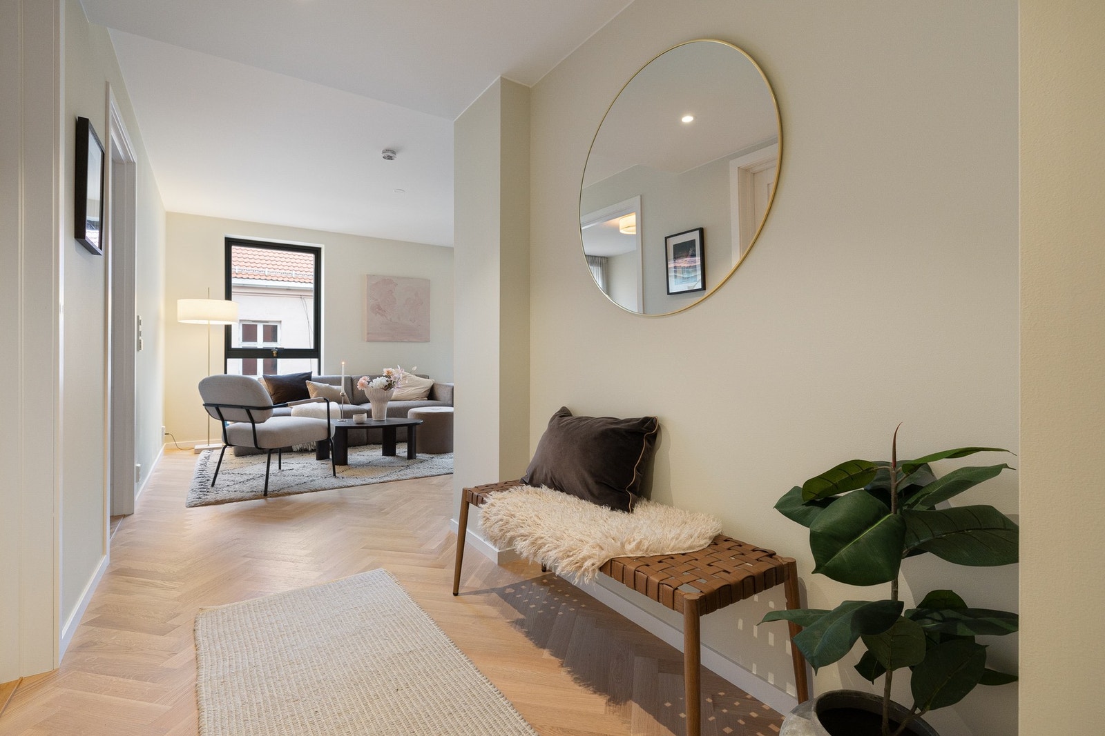 Trivelig og lys entré som setter tonen for resten av boligen. Galleribilde