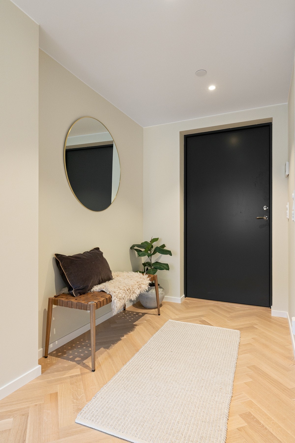 Smart oppbevaring for jakker og sko. Galleribilde