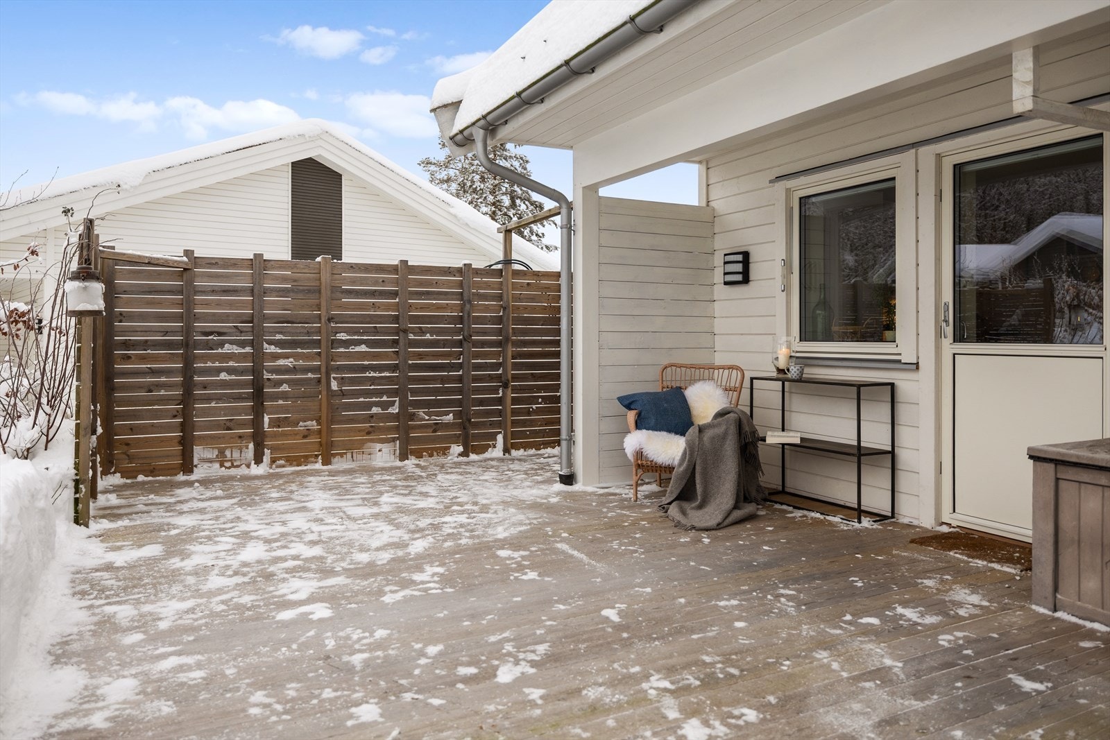 Platting med beiset overflate gir enkel vedlikehold. Galleribilde