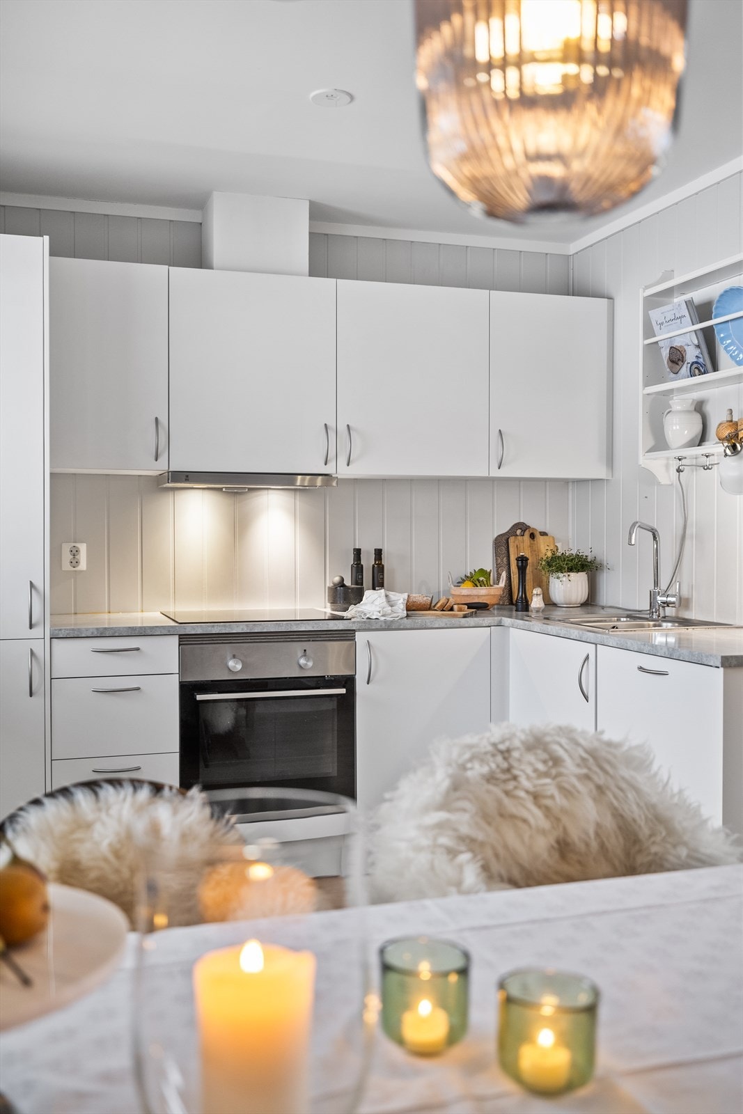 Integrerte hvitevarer samler kjøkkensonen. Galleribilde