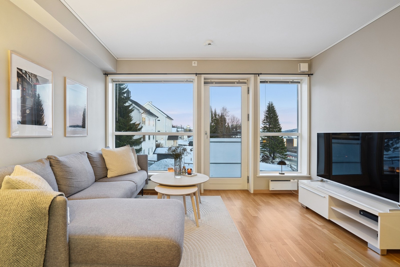 Leiligheten har en balkongdør med fransk balkong som gir gode muligheter for lufting. Galleribilde