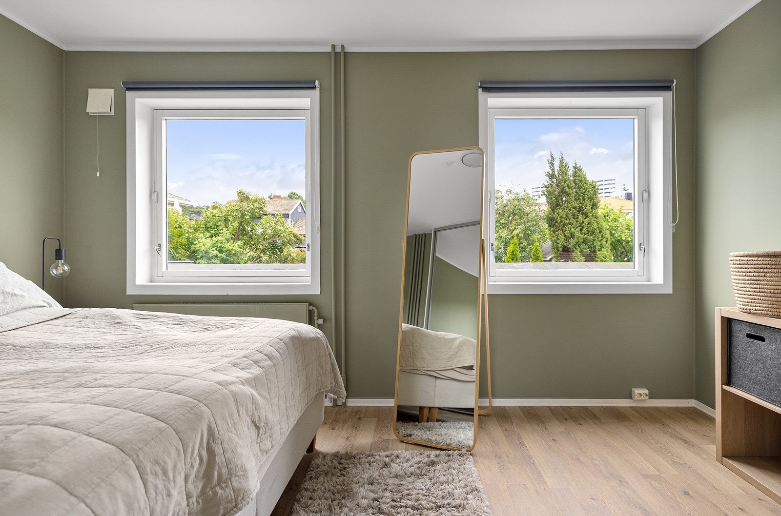 Leiligheten varmes opp av radiatorer og fyring er inkludert i felleskostnadene. Galleribilde