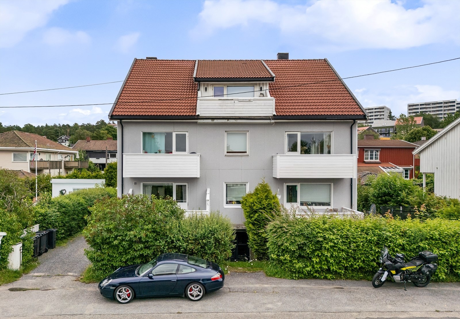 Leiligheten ligger nederst til venstre i sameiet med fem leiligheter. Galleribilde