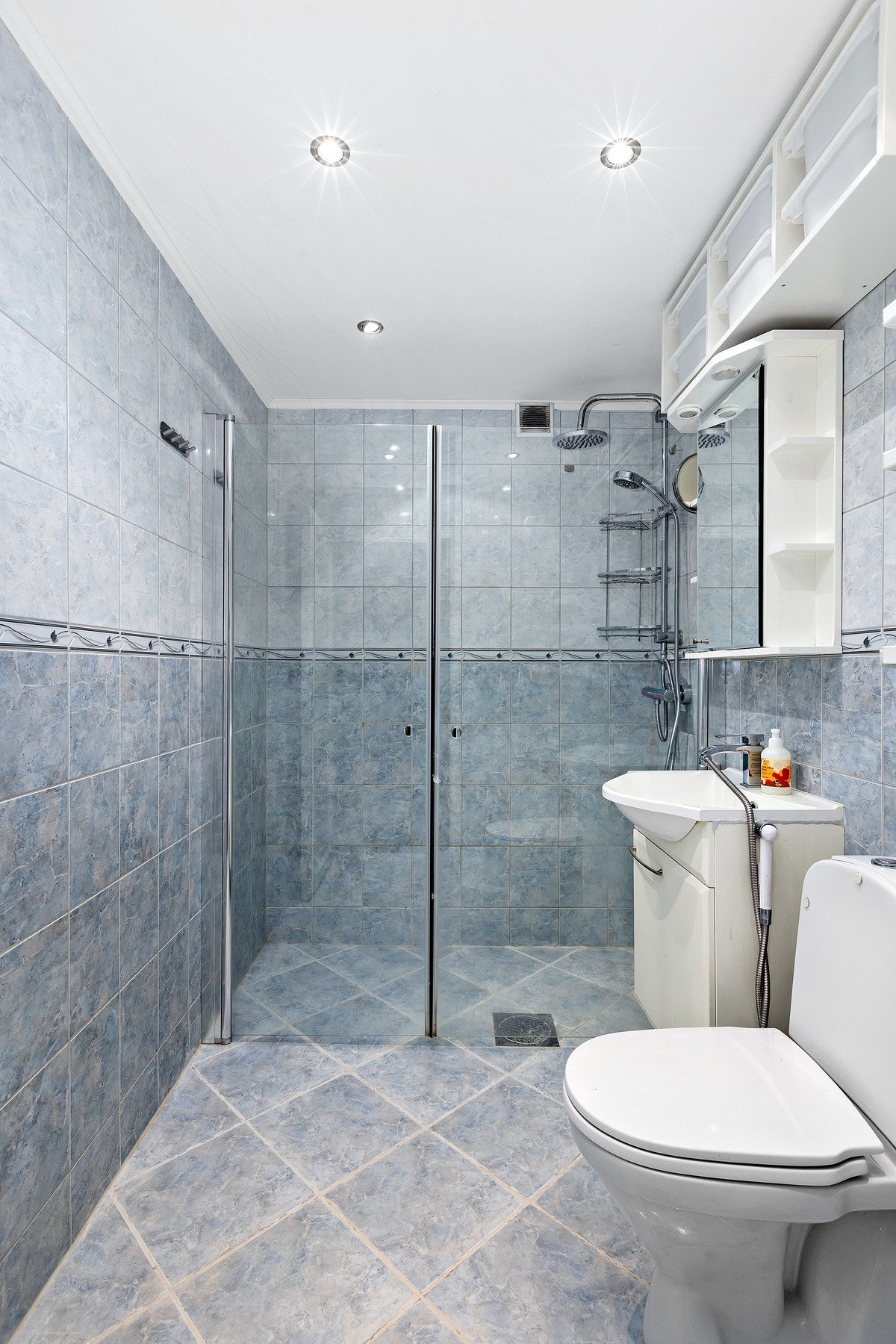 Flislagt bad med gulvvarme. Galleribilde