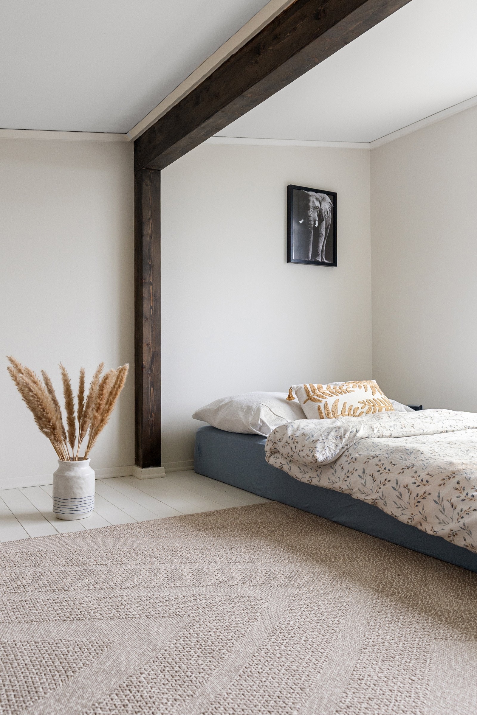 Overflatene er holdt i lyse fargetoner. Galleribilde