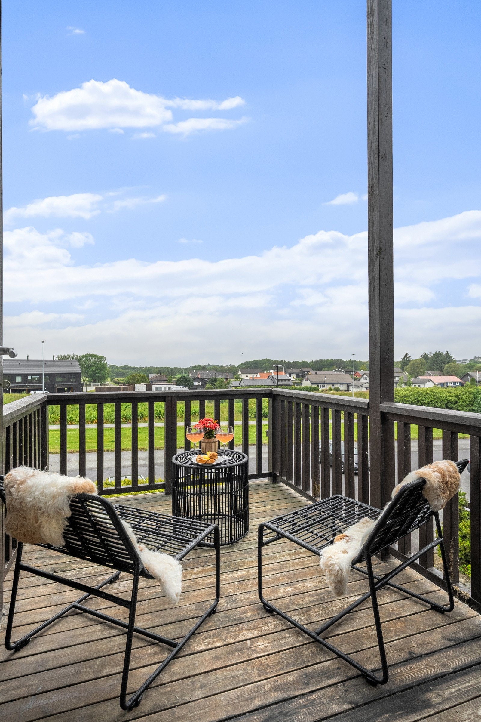 Her kan du nyte solen hele ettermiddagen til den går ned. Galleribilde