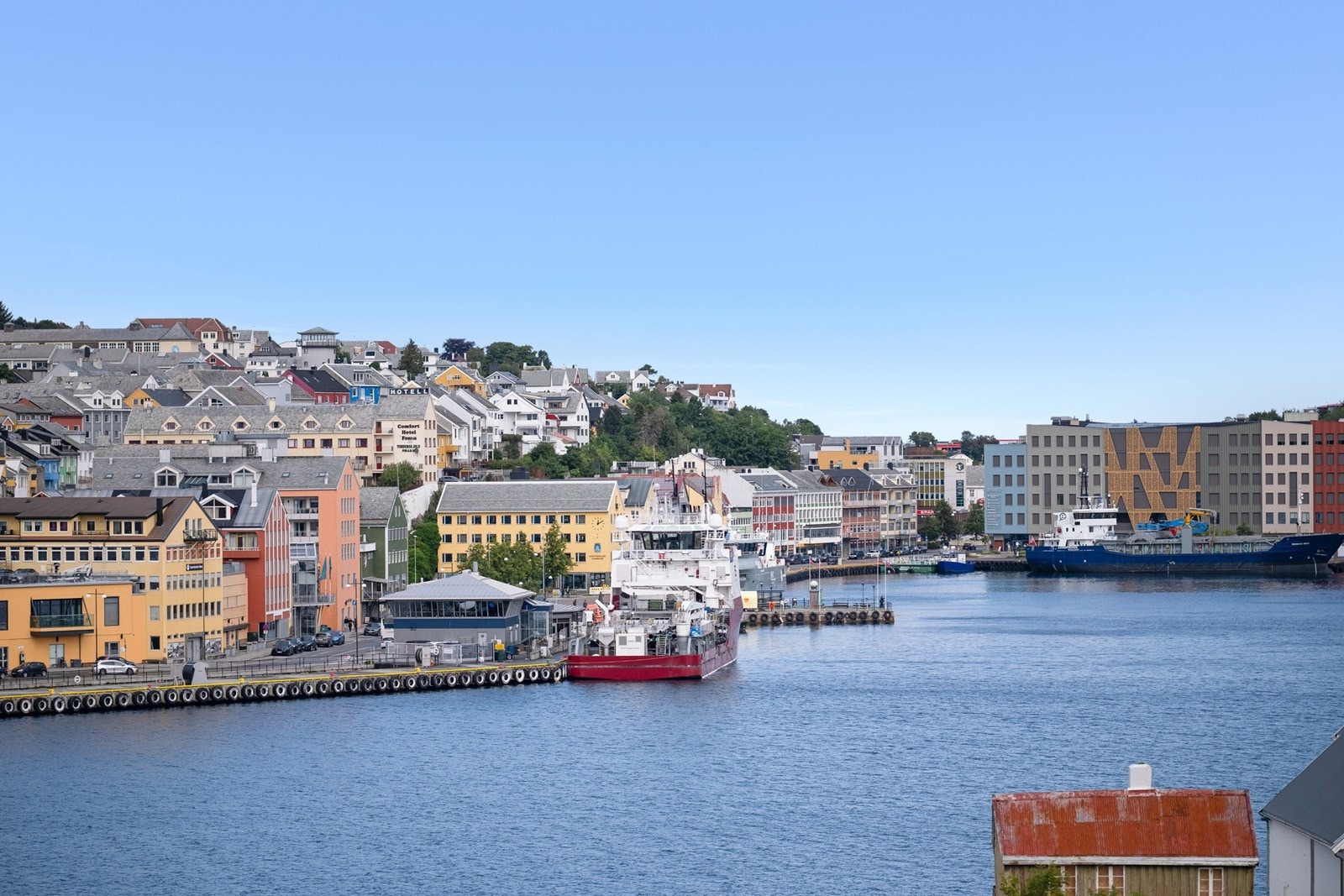 Her kan man følge med på både byliv og båtliv. Galleribilde