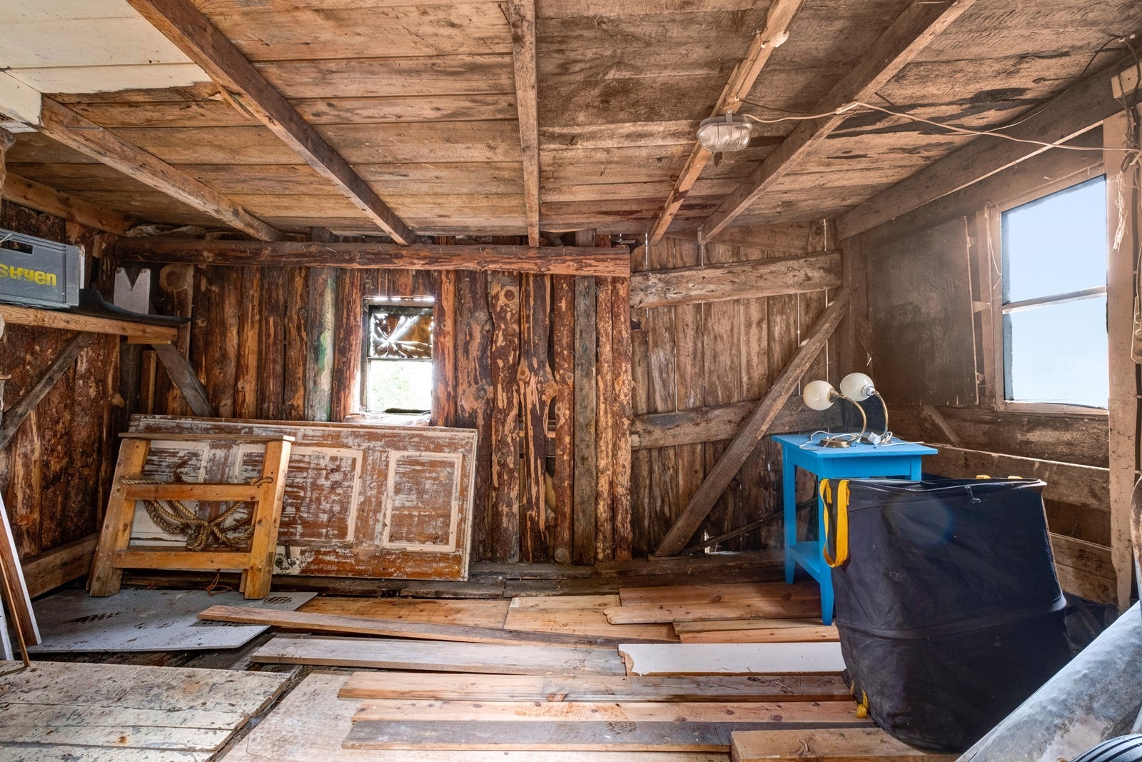 Mye god lagringsplass inne i uthuset. Galleribilde