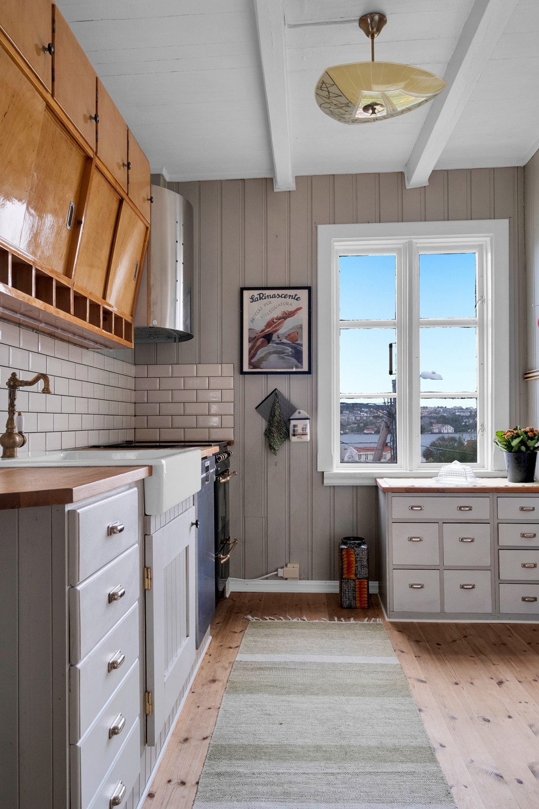 Den flotte utsikten har man også fra kjøkkenet. Galleribilde