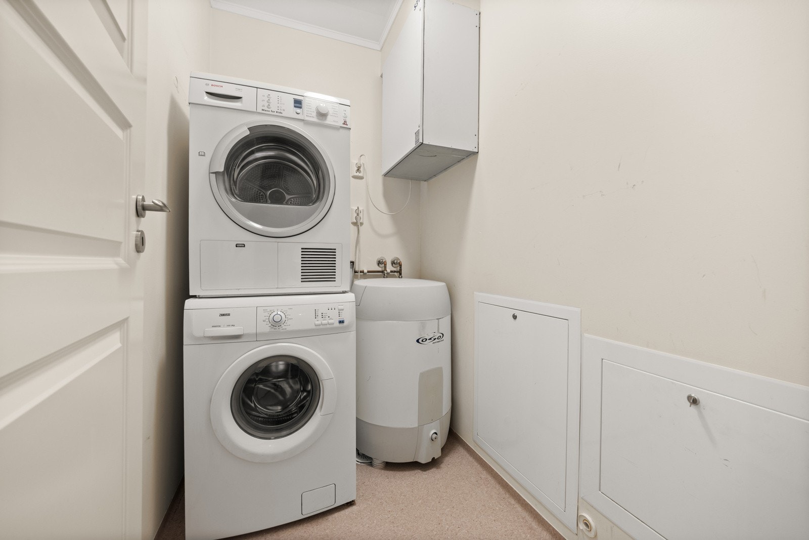 Bod/teknisk rom med opplegg for vask/tørk. Galleribilde