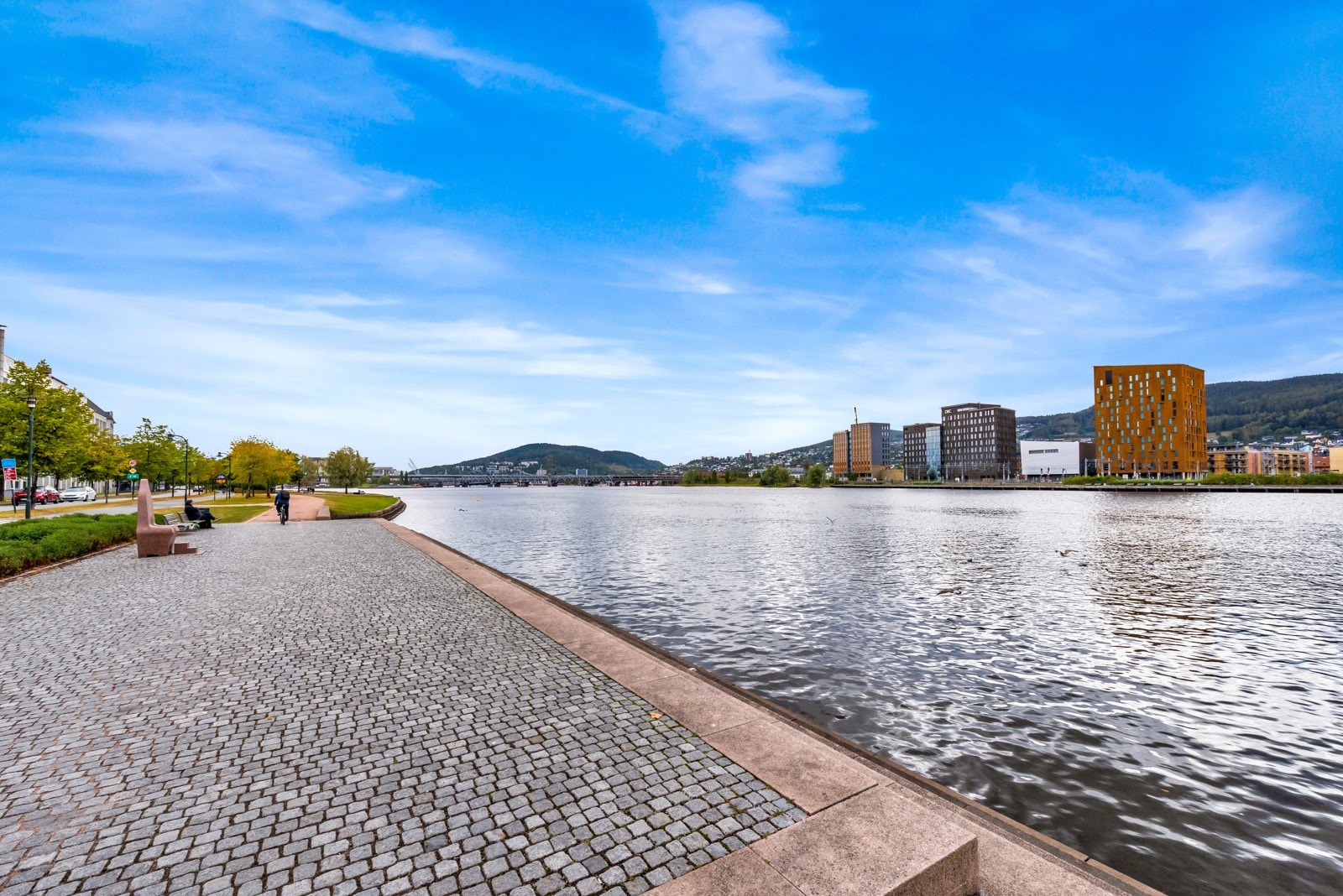 Bystranda ligger i kort gangavstand. Galleribilde