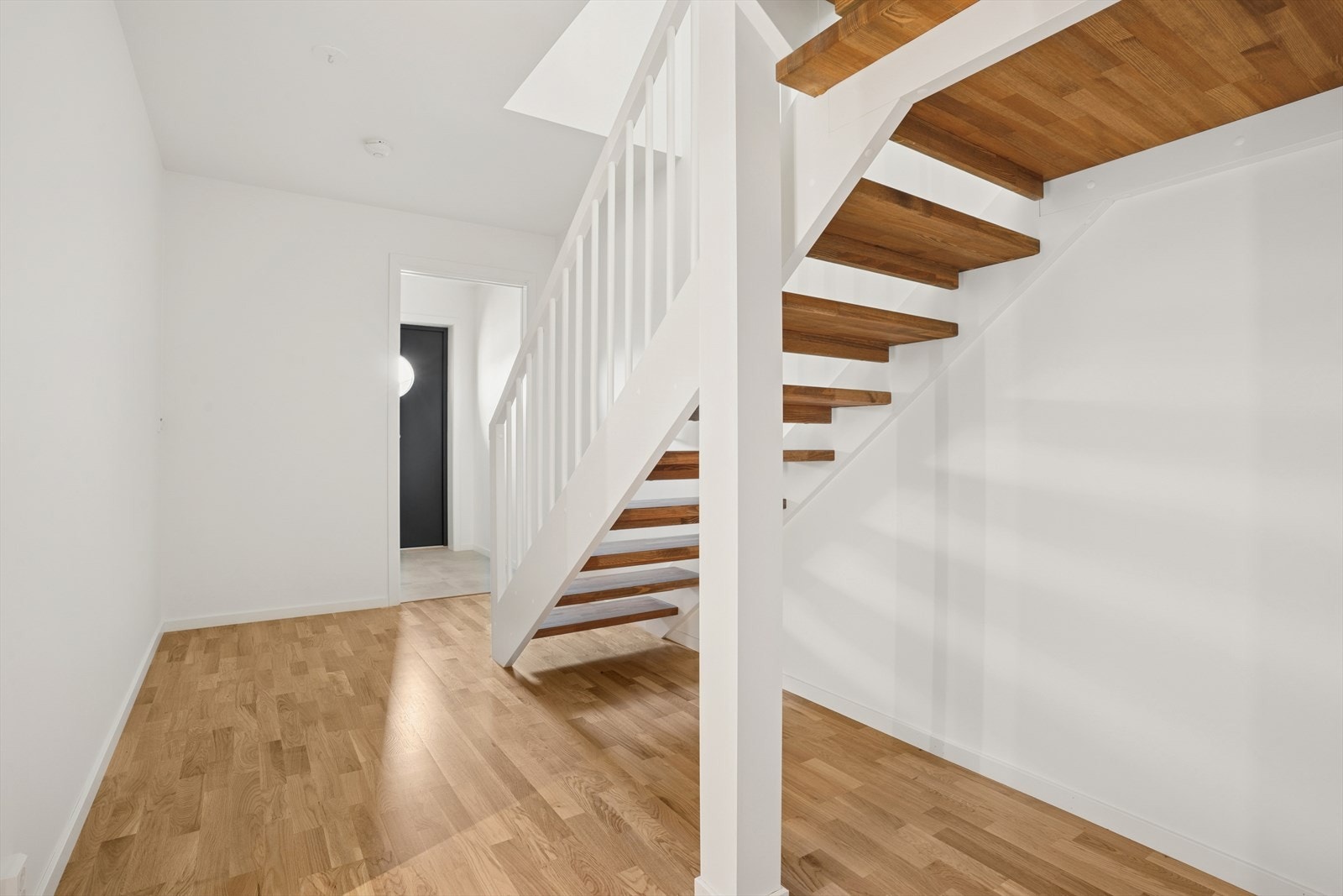 Romslig inngangsparti Galleribilde