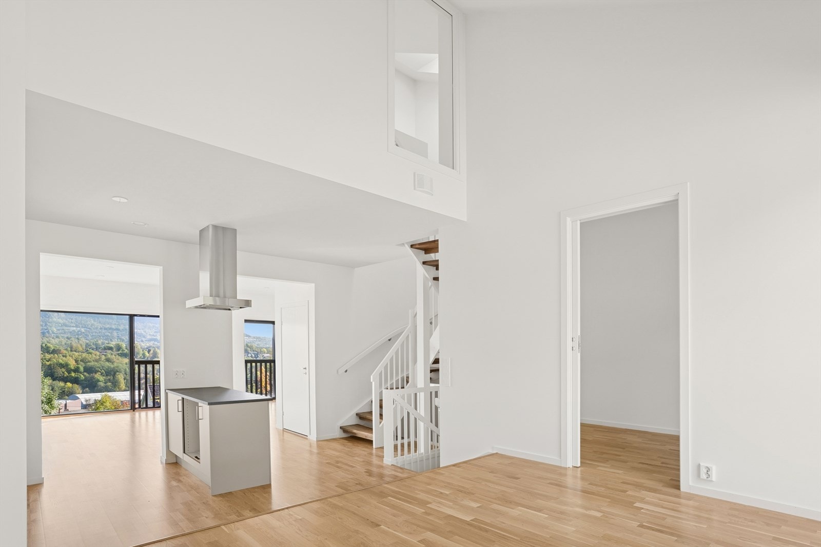 Høyt under taket ved spiseplassen Galleribilde