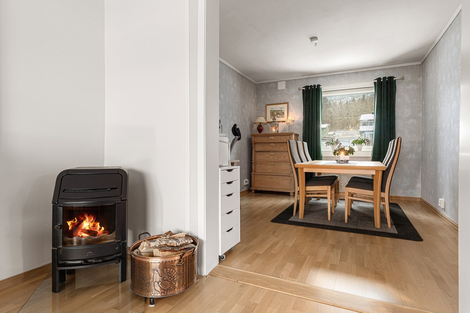 Fra stuen er det adkomst inn til spisestue, som også kan brukes som soverom Galleribilde