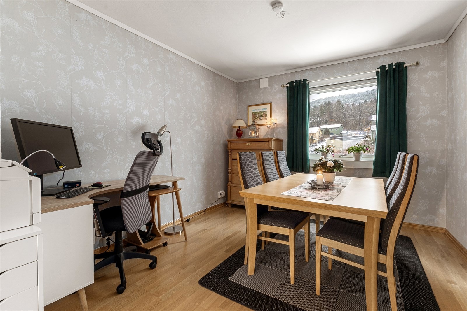 Spisestue/soverom Galleribilde