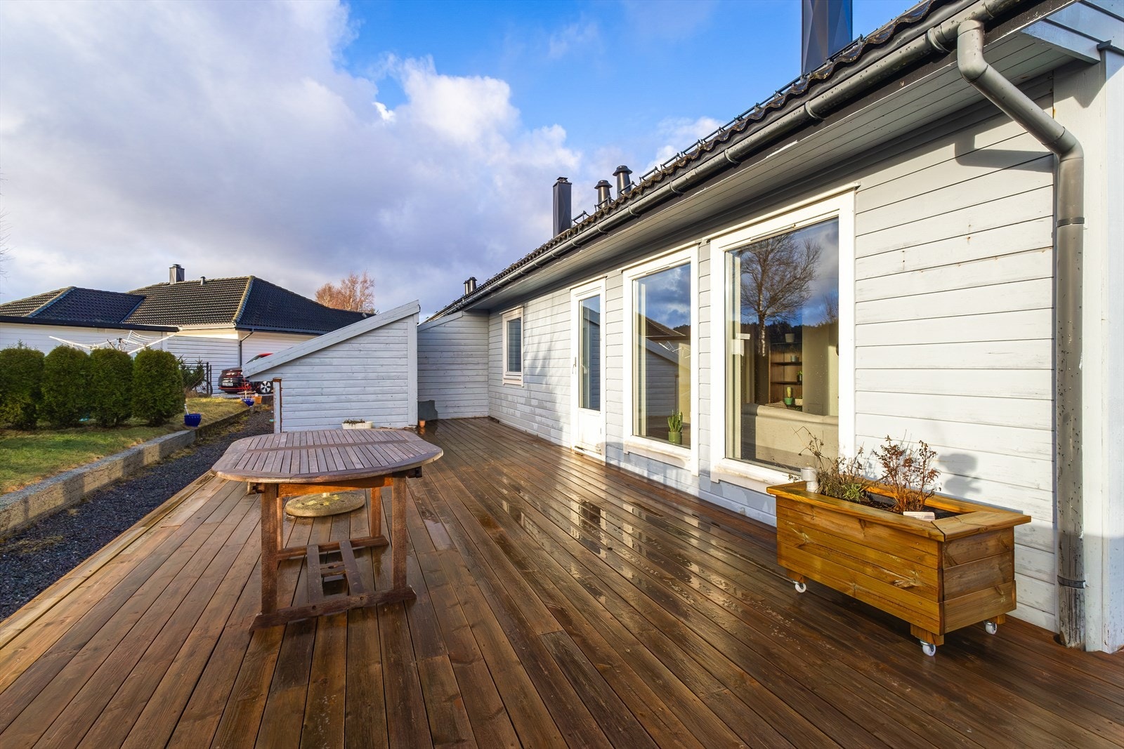 - Her får du et praktisk og lettstelt uteområde med gode bruksmuligheter- Galleribilde