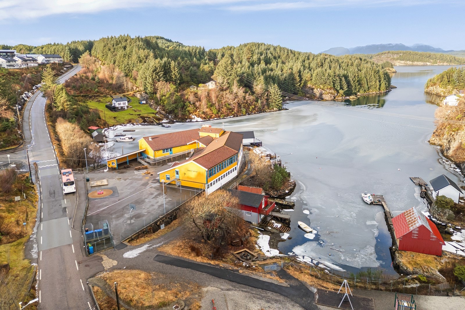 - Her bor du med kort vei til dagligvare, skoler og barnehager - Galleribilde