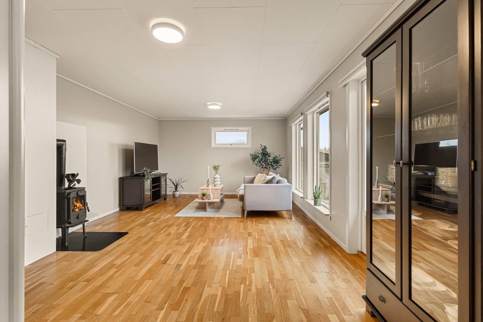 - Boligen har et BRA-i på 95m² + uinnredet loft på hele 55m², med stort potensiale - Galleribilde