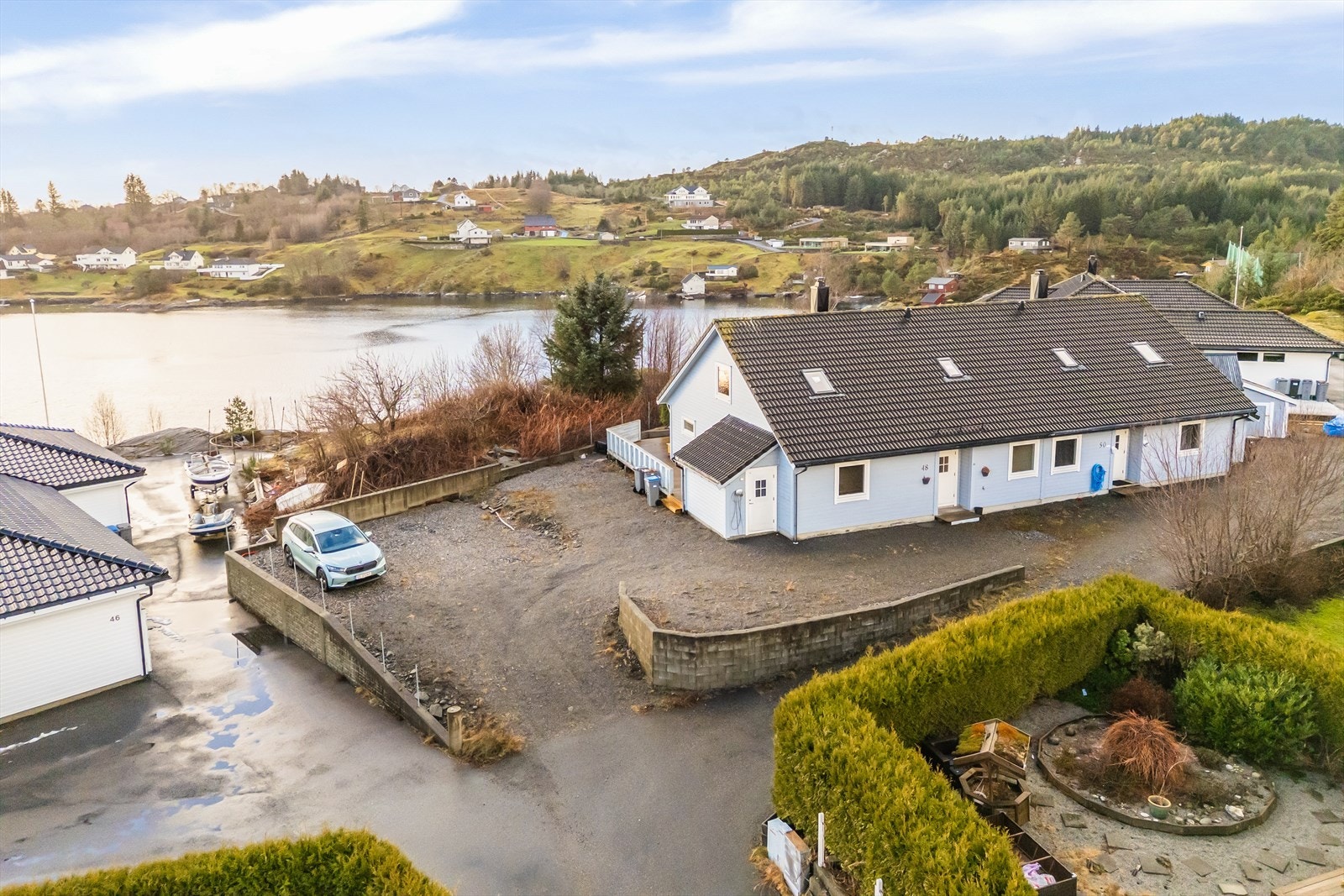 - Merk at sjøen ligger kun en kort spasertur unna - Galleribilde