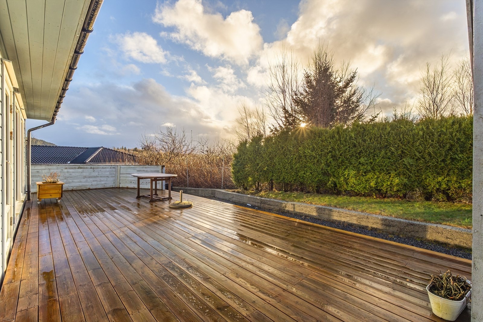 - Terrassen gir rikelig med uteplass og fleksible innredningsmuligheter - Galleribilde