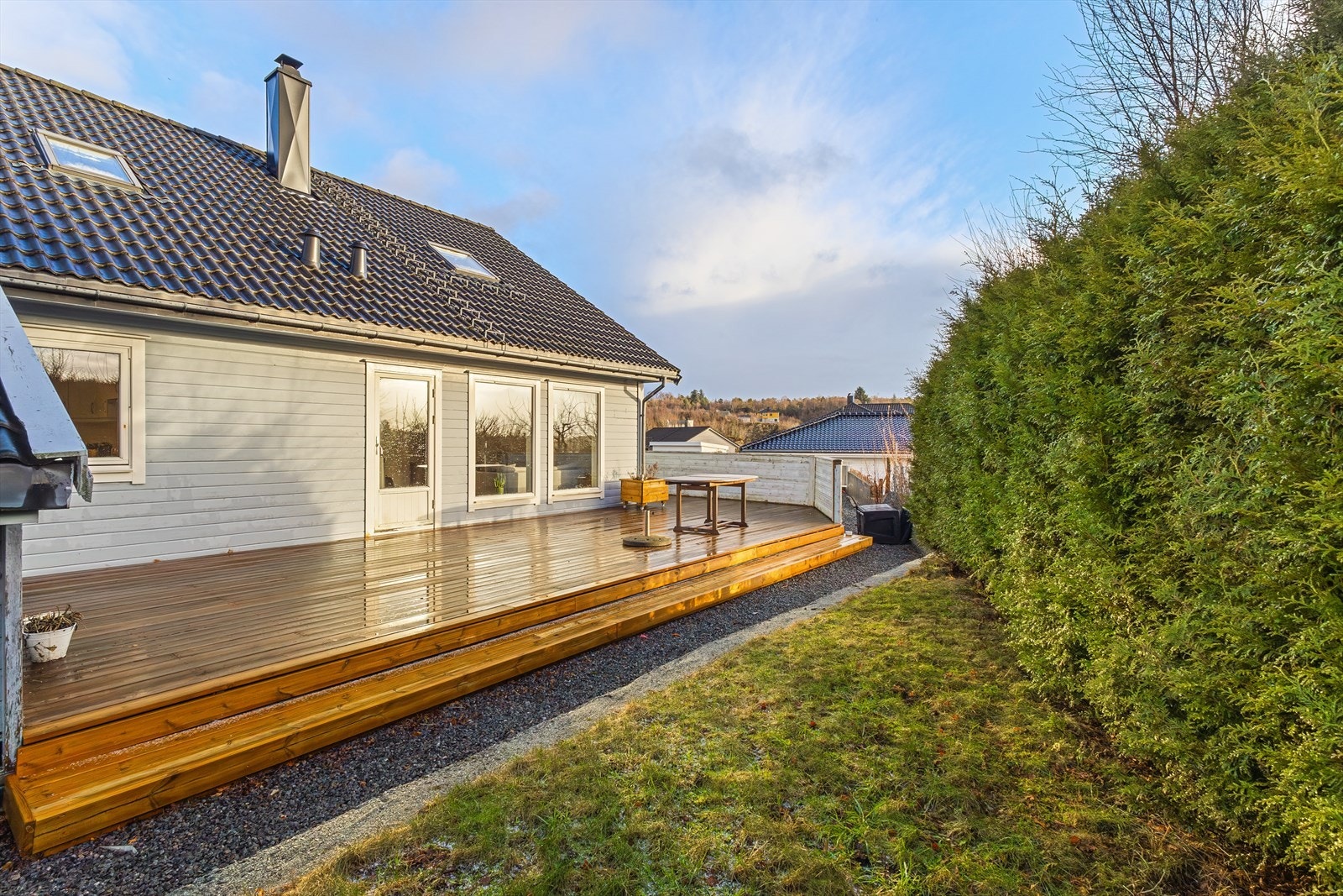 - Boligen byr på flotte kvaliteter, med en romslig terrasse på hele 54 m² som et naturlig høydepunkt - Galleribilde