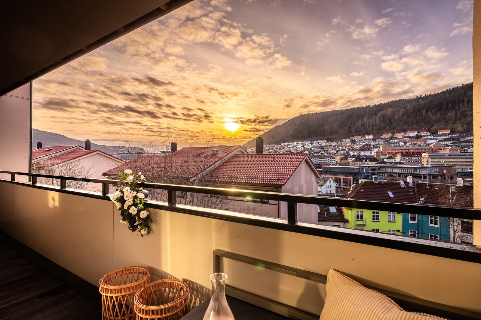 - Sørvest vendt altan på 10 kvm med nydelig utsikt - Galleribilde