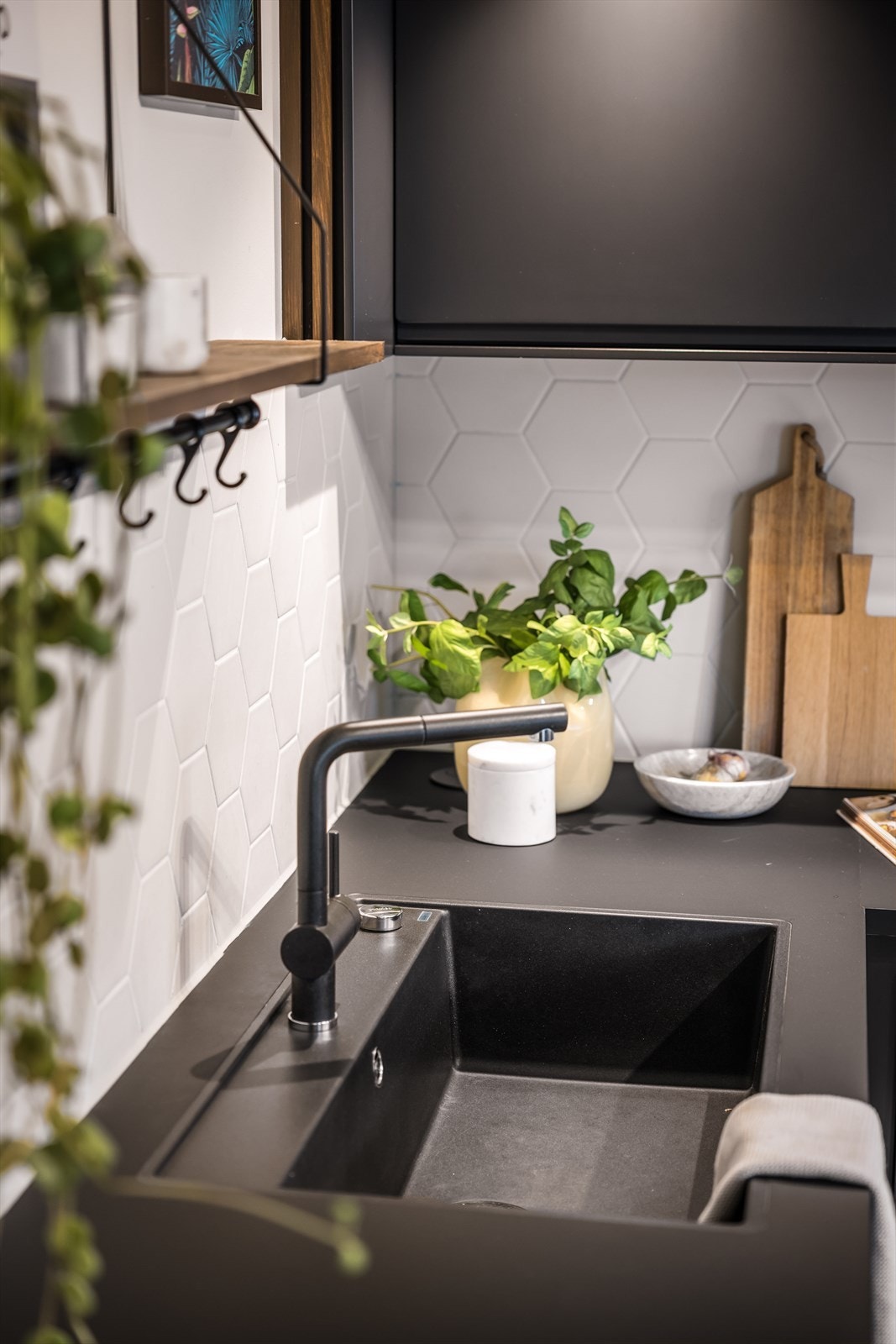 - Nedfelt oppvaskkum gjør renhold på kjøkkenet enkelt - Galleribilde