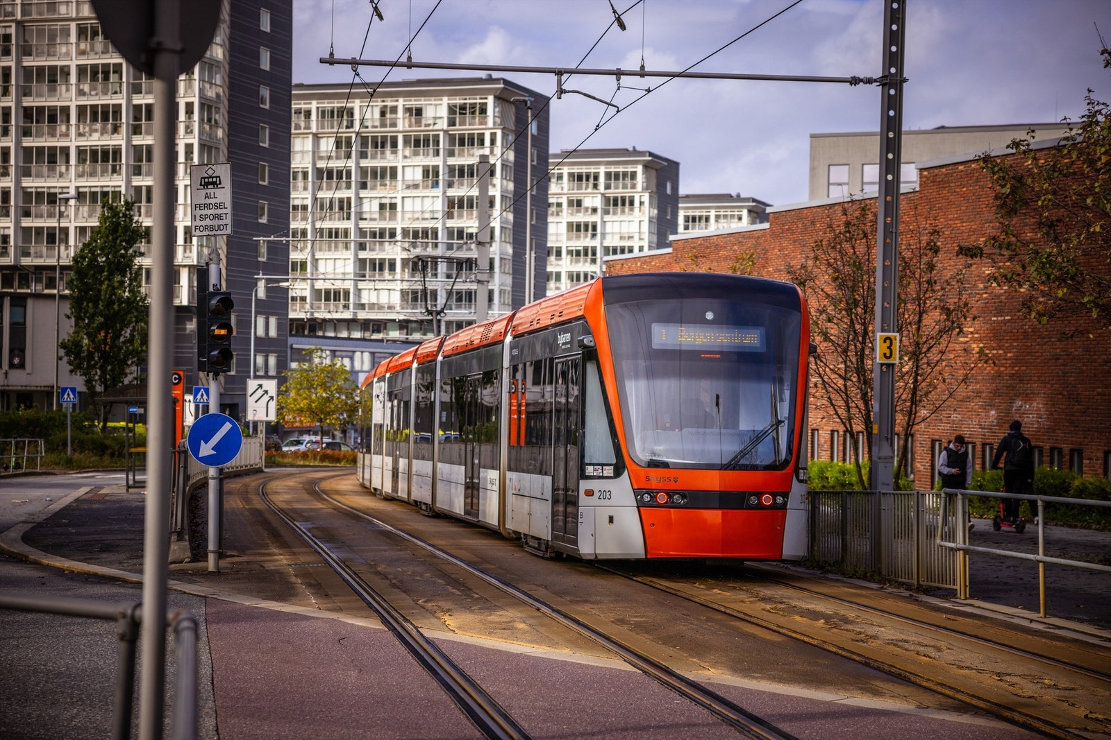 - Gangavstand til begge bybanesporne (linje 1 og 2) - Galleribilde